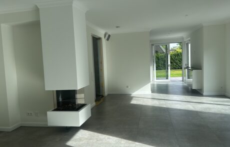 Dezente_Farbgestaltung_für_ein_modernes_Wohnhaus-1
