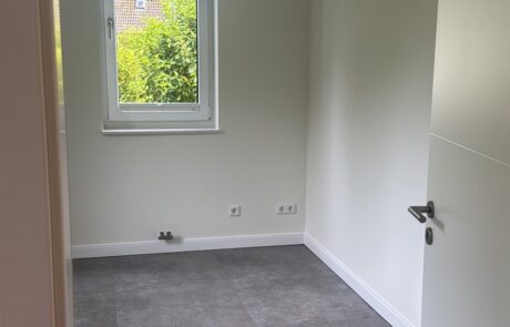 Dezente_Farbgestaltung_für_ein_modernes_Wohnhaus-2